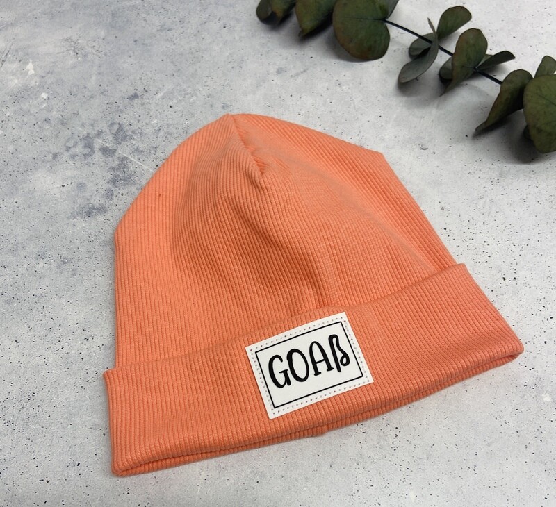 Sofortkauf Beanie / Mütze dunkles Lachs mit Patch GOAß KU: 44/46