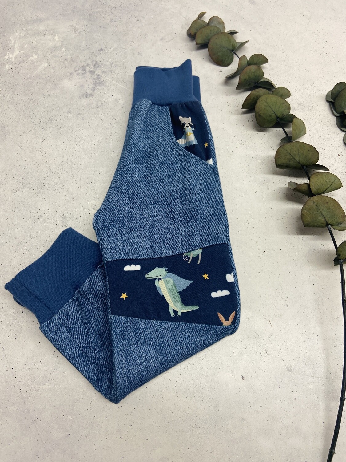 Kniepatches + Taschen Hose Superhelden Gr.98/104