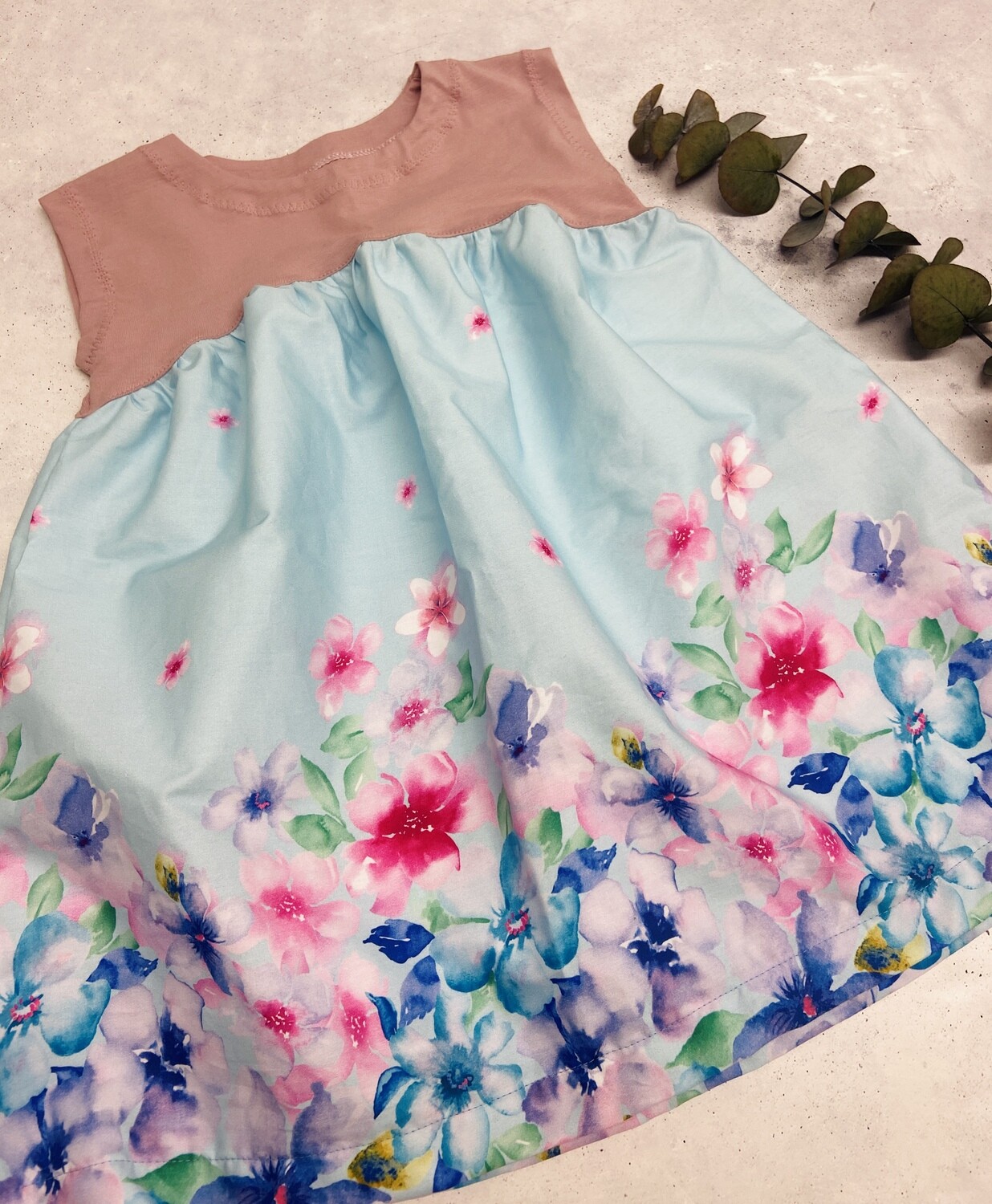 Sofortkauf Kleid Blumen Gr. 104