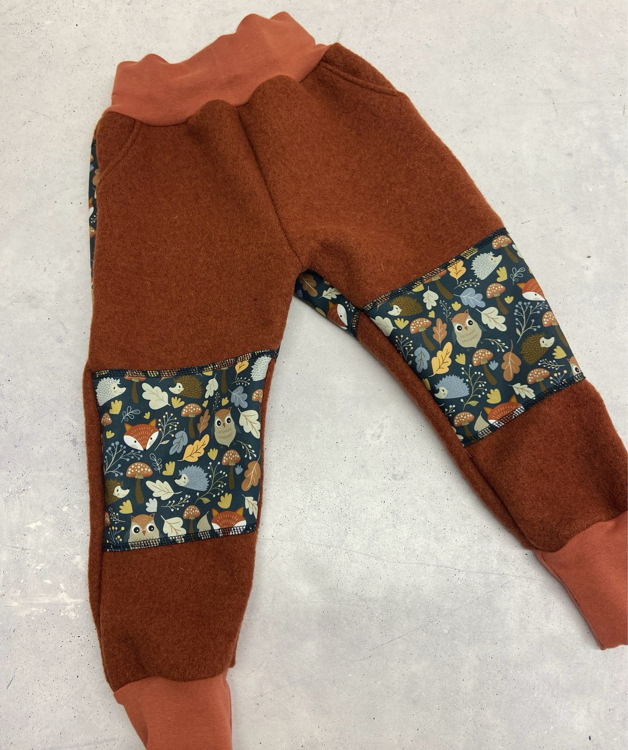 Draußenhose / Spielhose / Matschhose / Walkhose Waldtiere Gr. 74 - 122