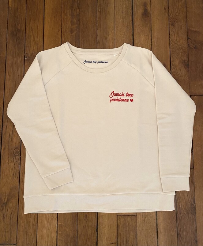 Le sweat loose écru « broderie coeur » rouge
