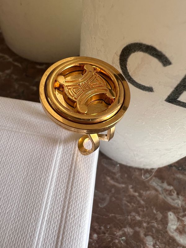 Bague upcyclée  « cabochon » Triomphe Céline