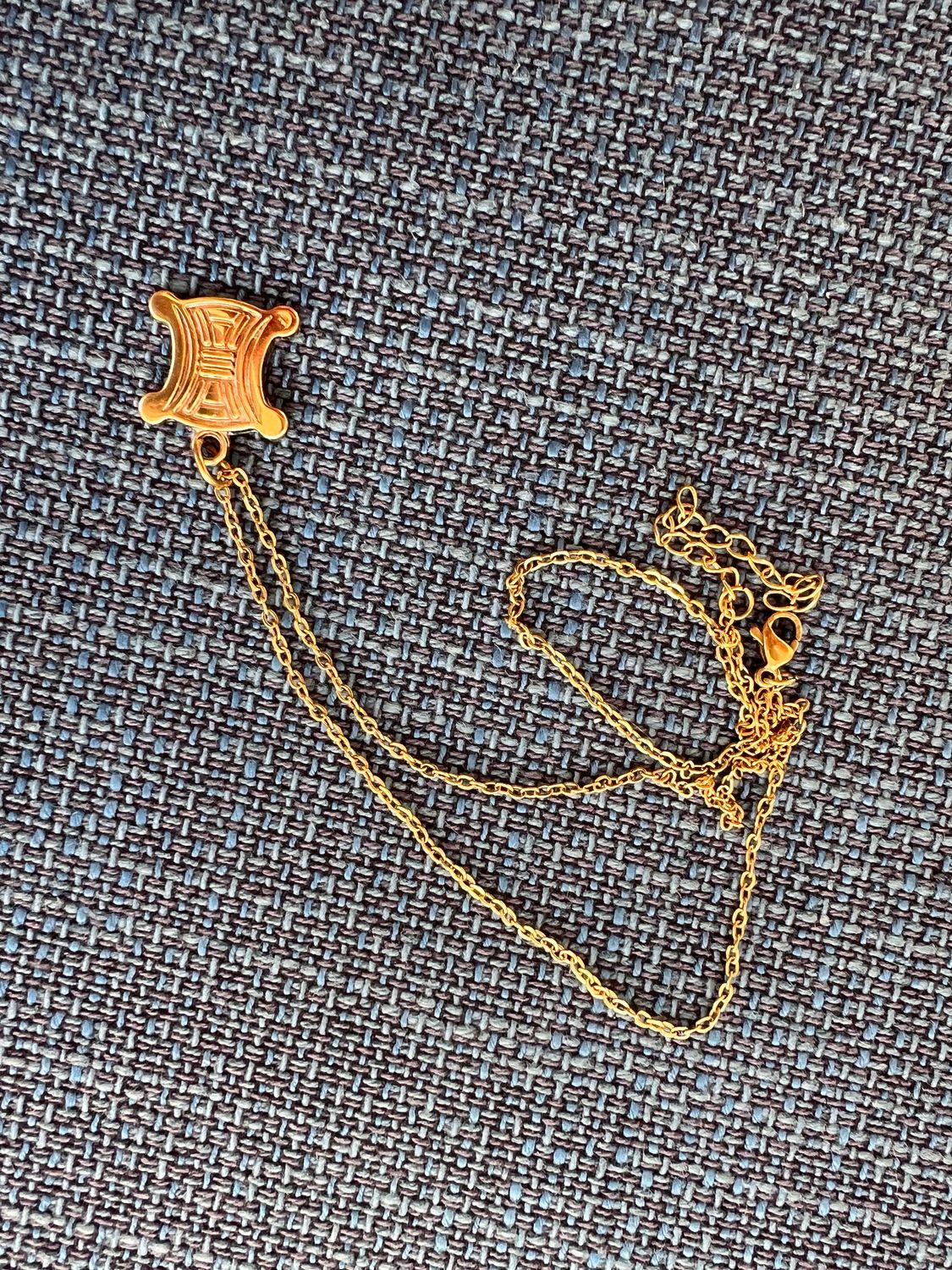 Collier upcyclé  pendentif Triomphe Céline