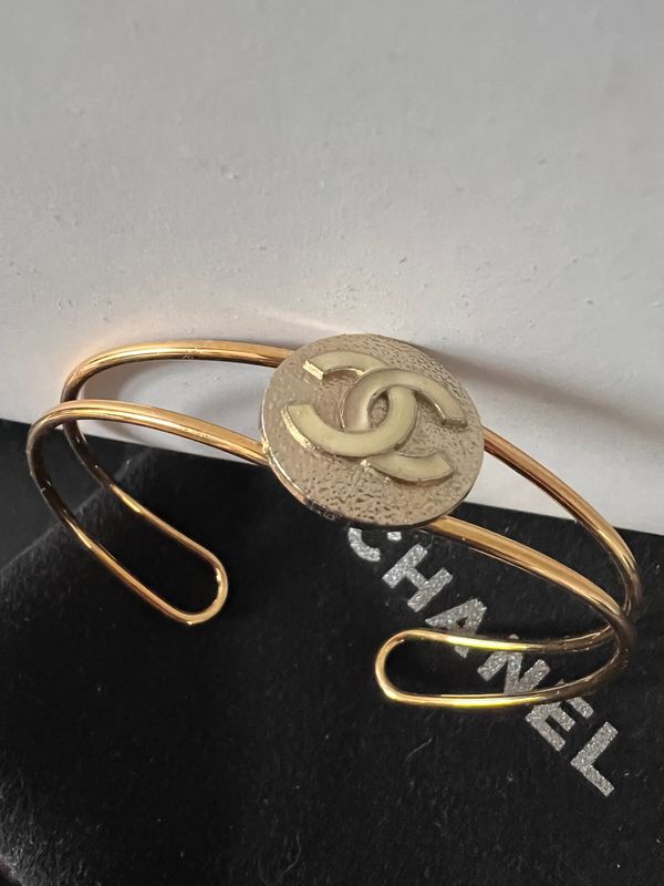 Bracelet jonc  upcyclé Chanel