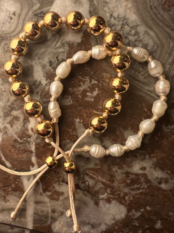 Bracelet perles dorées &amp; cordon satin