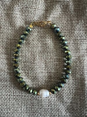Bracelet perles facettées doré vert