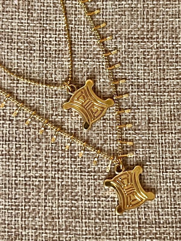 Collier upcyclé  pendentif Triomphe Céline