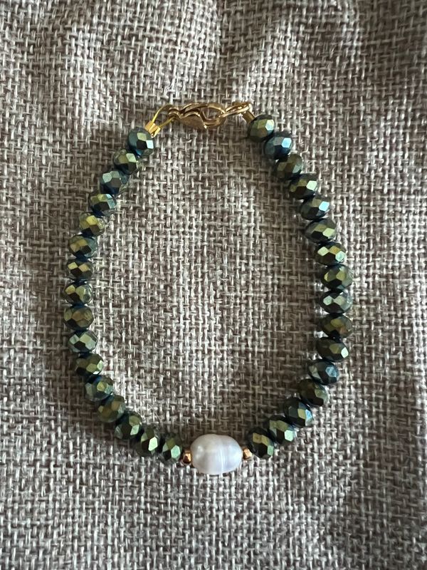 Bracelet perles facettées doré vert