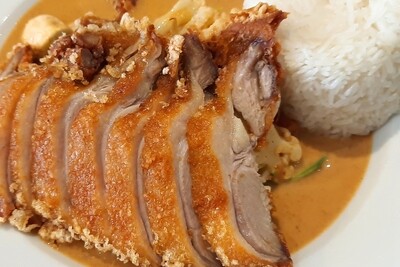 Nr.57 Ente in Erdnuss-Soße