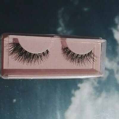 Lola lashes by hb