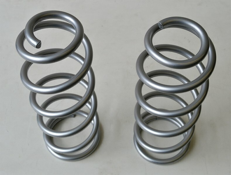 PAIRE DE RESSORTS ARRIERE TOYOTA KZJ90 / 95 +4 CM