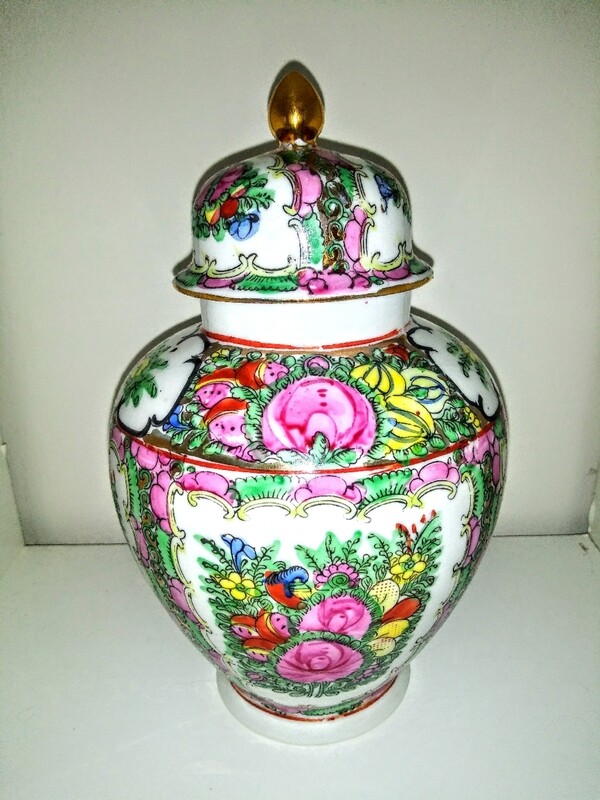 Antique Japanese Porcelain Rose Medallion