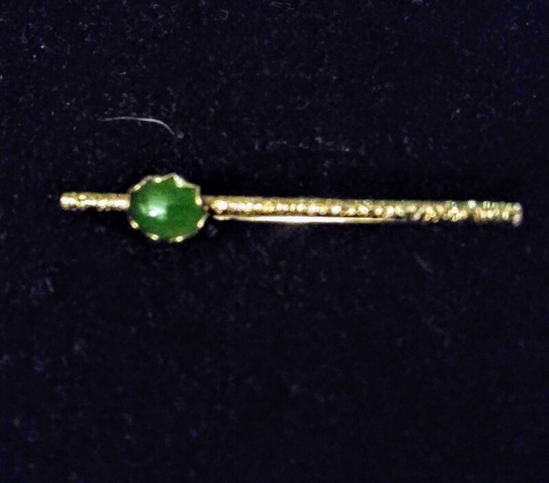 9k Gold &amp; Jadeite Pin
