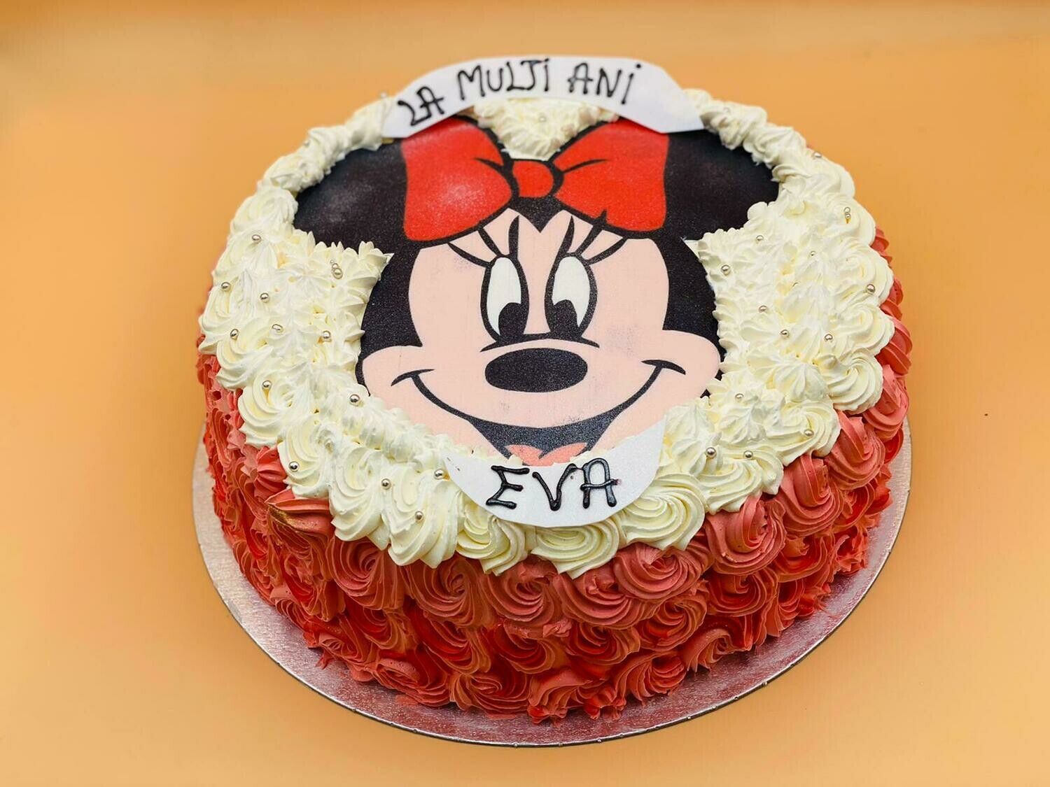 Minnie Mouse Cake - Living Delish