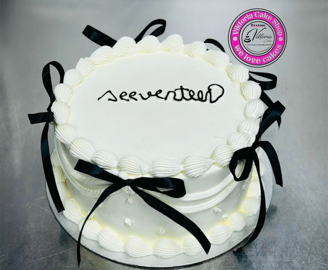 Elegant Bow Fresh Cream Cake