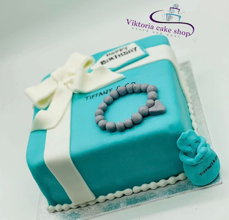 Tiffany & Co. Gift Box Cake ??square fondant