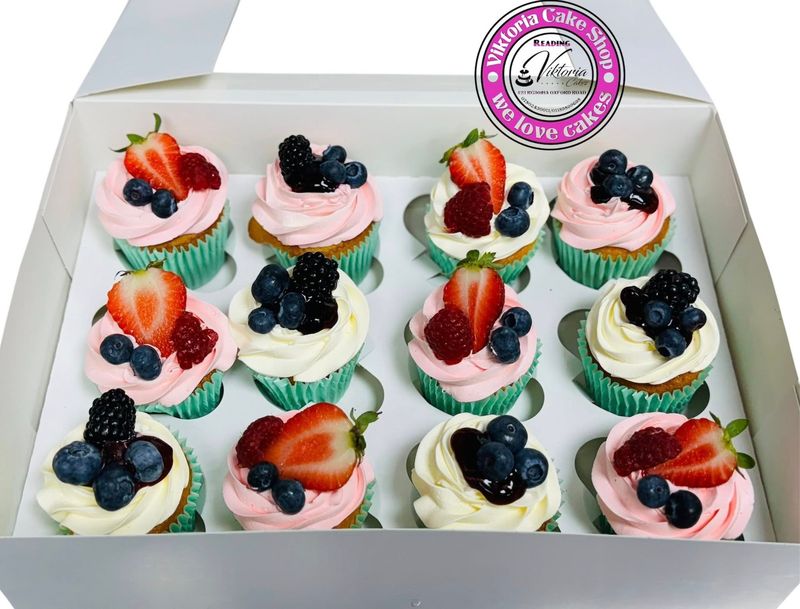 CupCakes Fruits Toped
