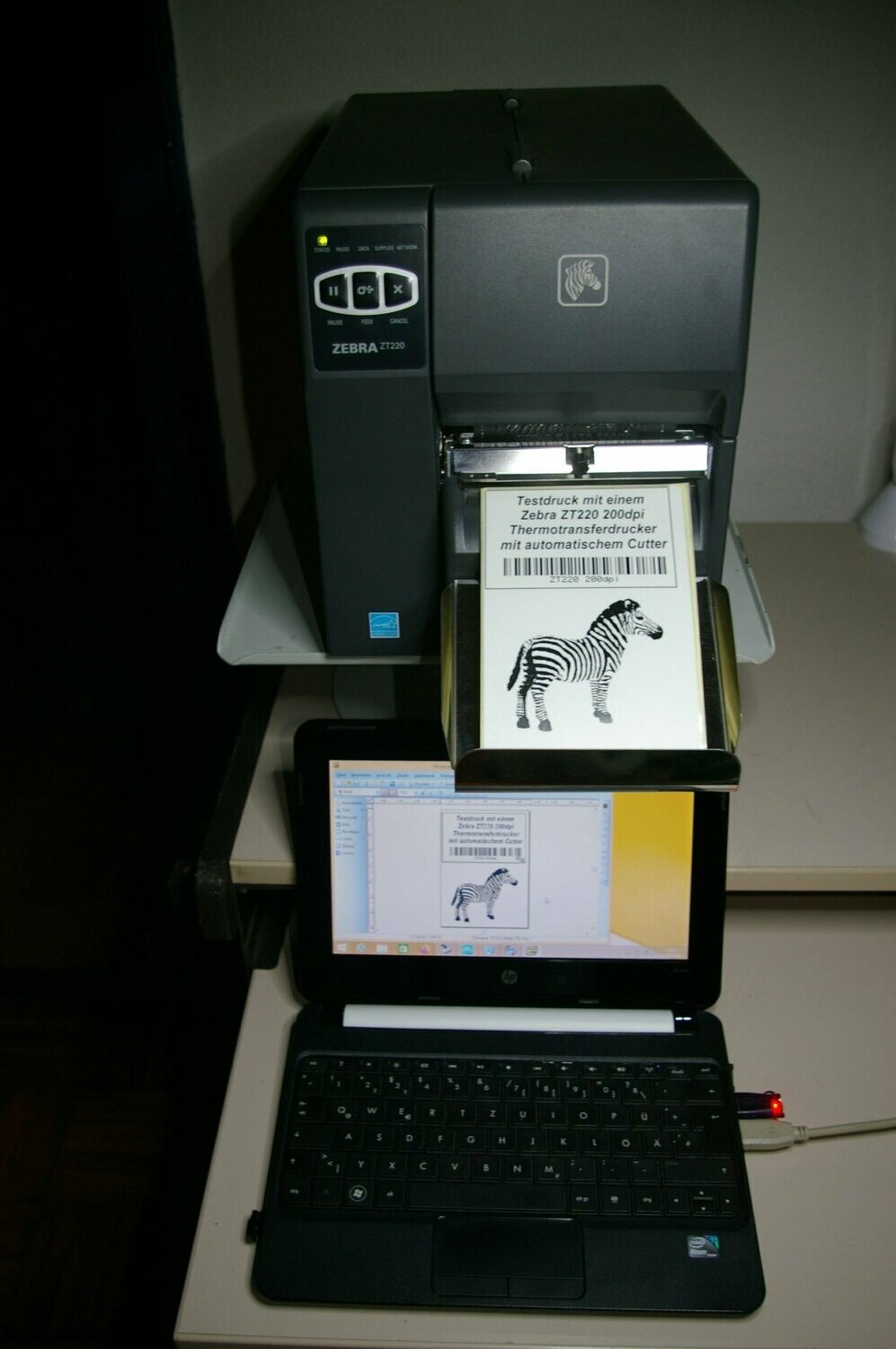 Zebra Etikettendrucker ZT22042-T2E000FZ incl. Cutter.