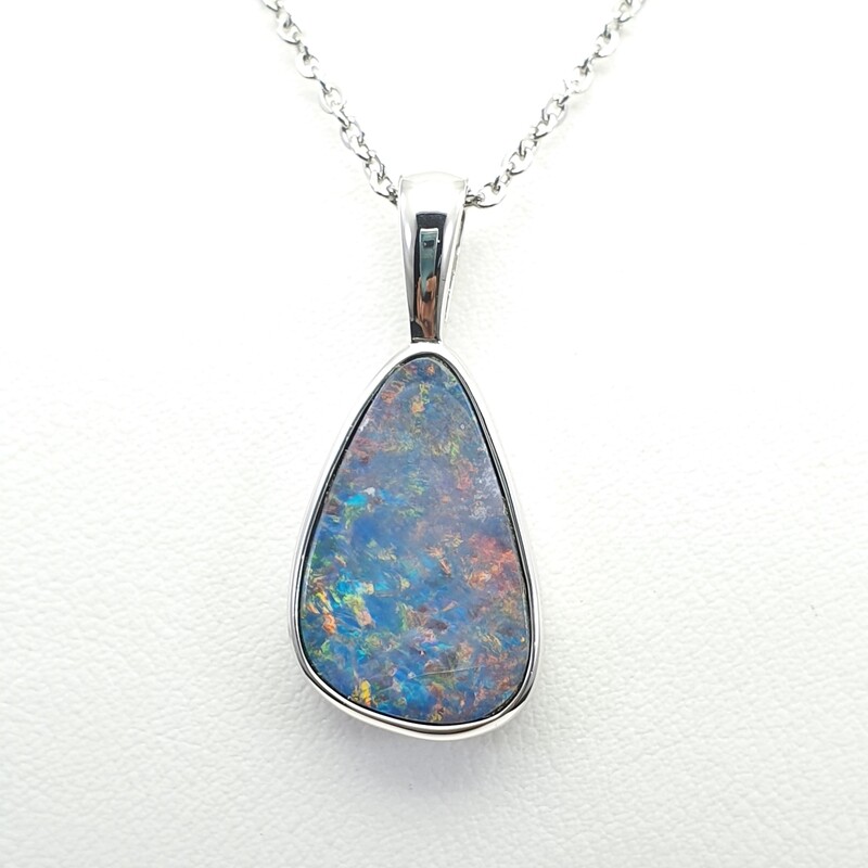 Opal, Pendant