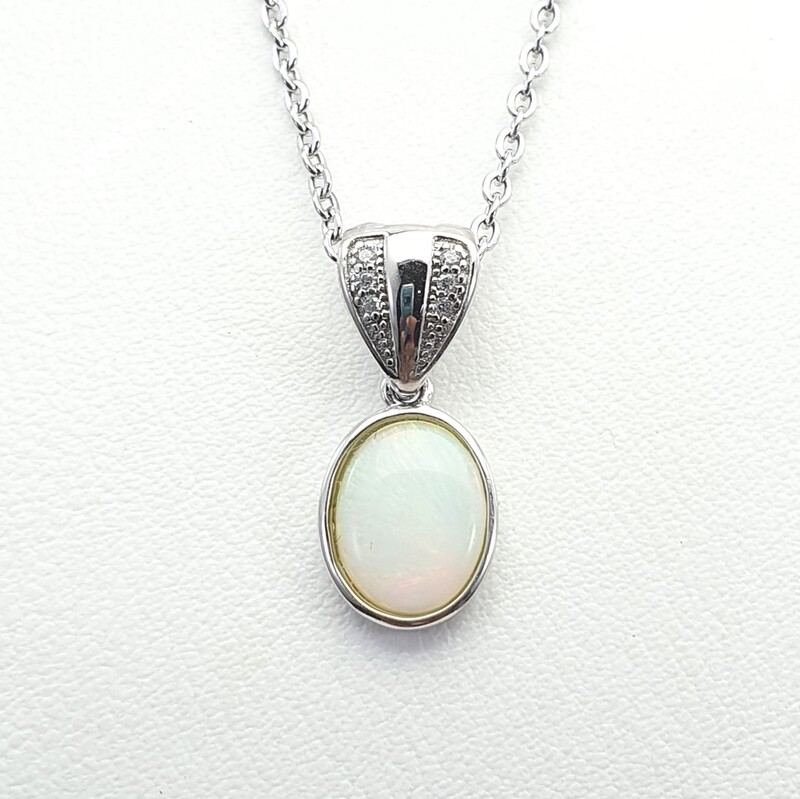 Opal, Pendant
