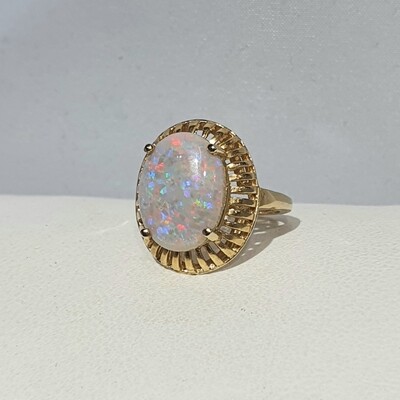 14kt Gold White Opal Ring
