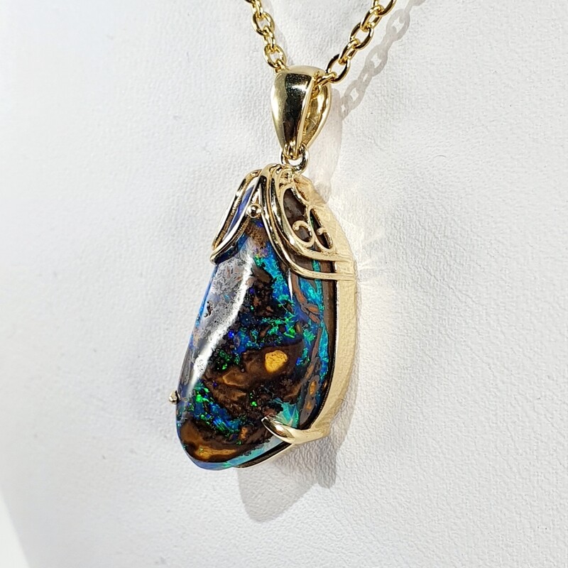 Boulder Opal pendant 14kt