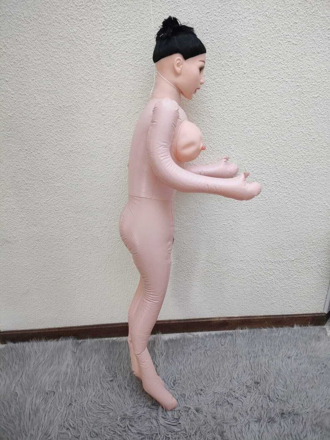 MUÑECA INFLABLE CON VELLO