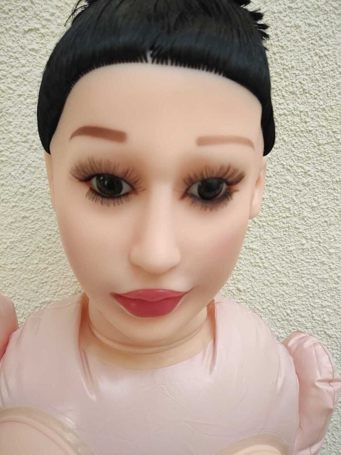 MUÑECA INFLABLE CON VELLO