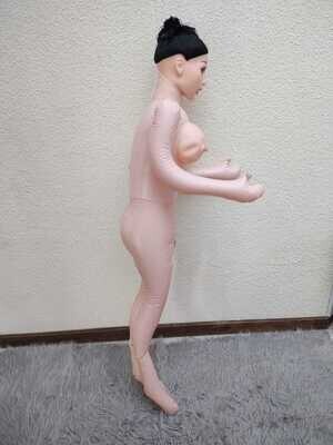 MUÑECA INFLABLE CON VELLO