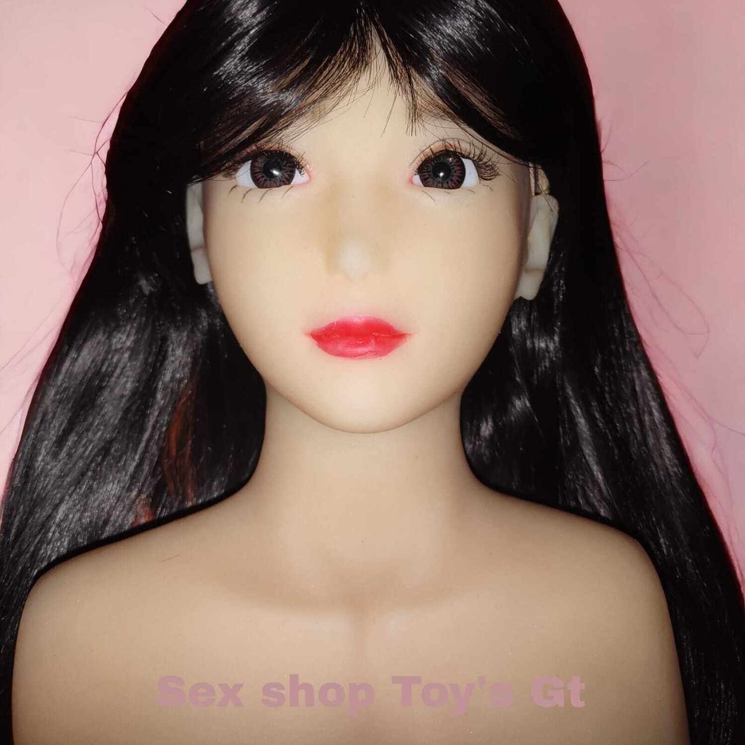 Torso súper realista con rostro