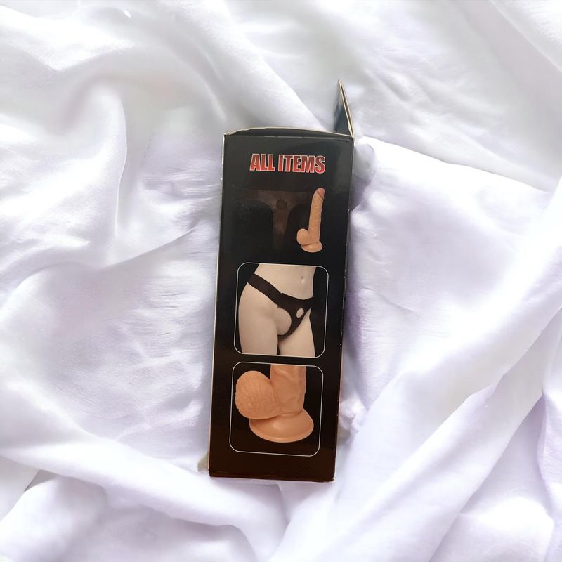 Dildo Realista con Arnes 8.5"