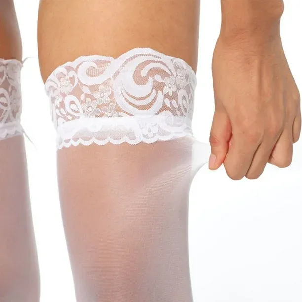 Medias blancas con encaje