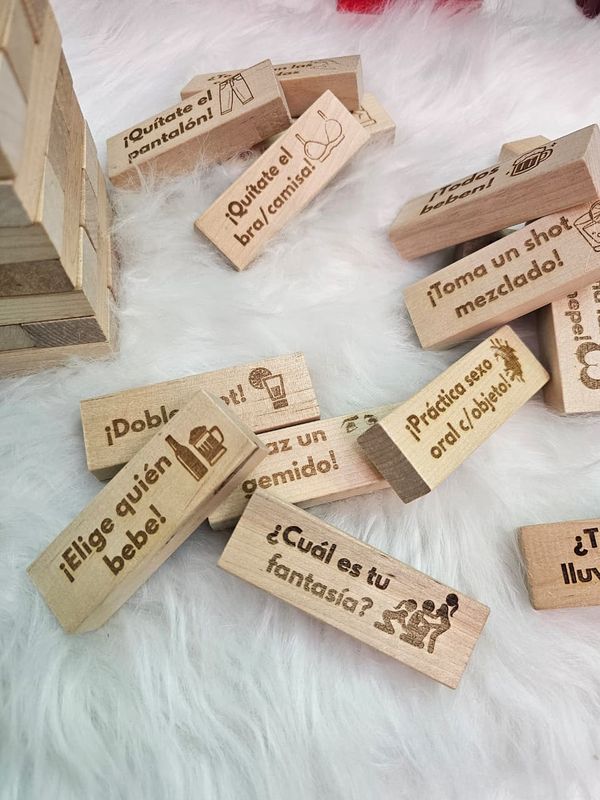 JENGA HOT FRIENDS
