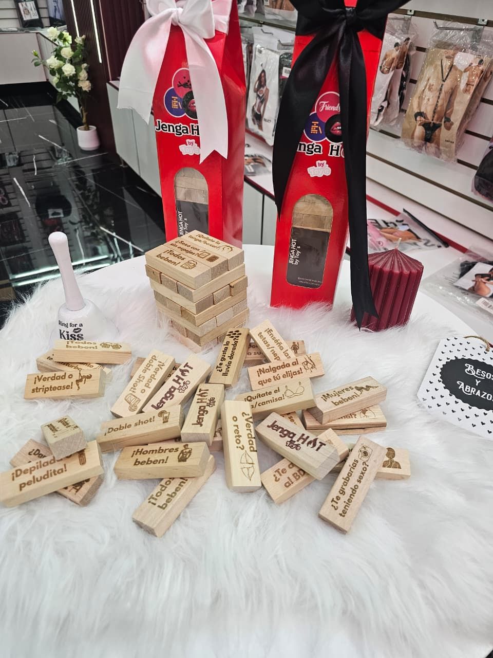 JENGA HOT FRIENDS