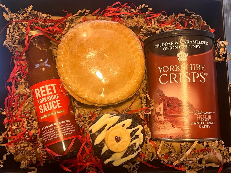 Valentines Hamper With Brownie