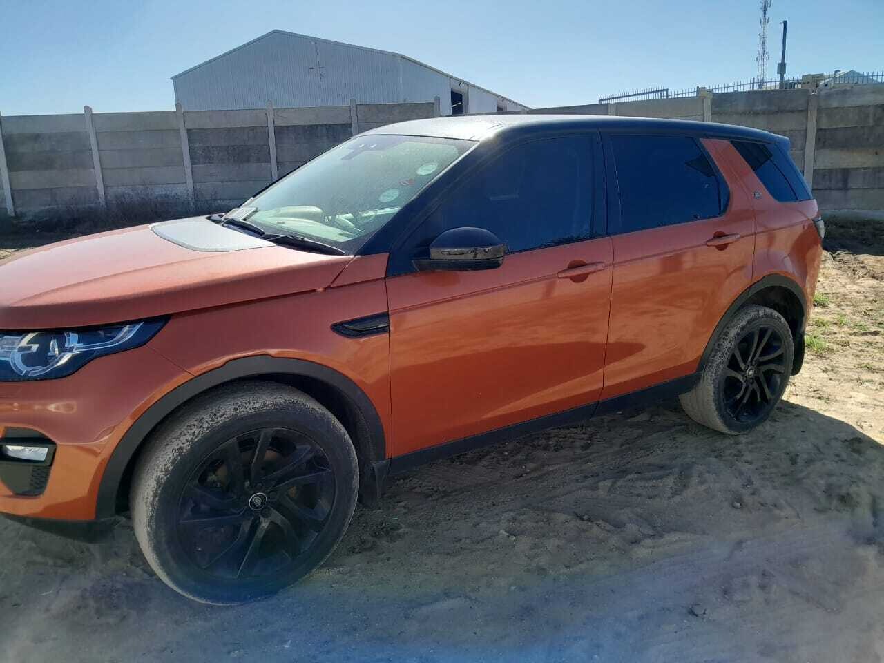 Land Rover Discovery Sport breaking for parts