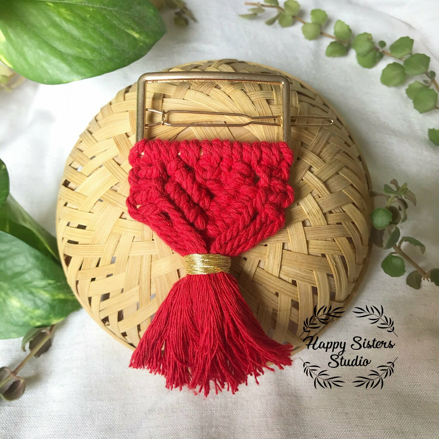 Macrame hair clip with tassel