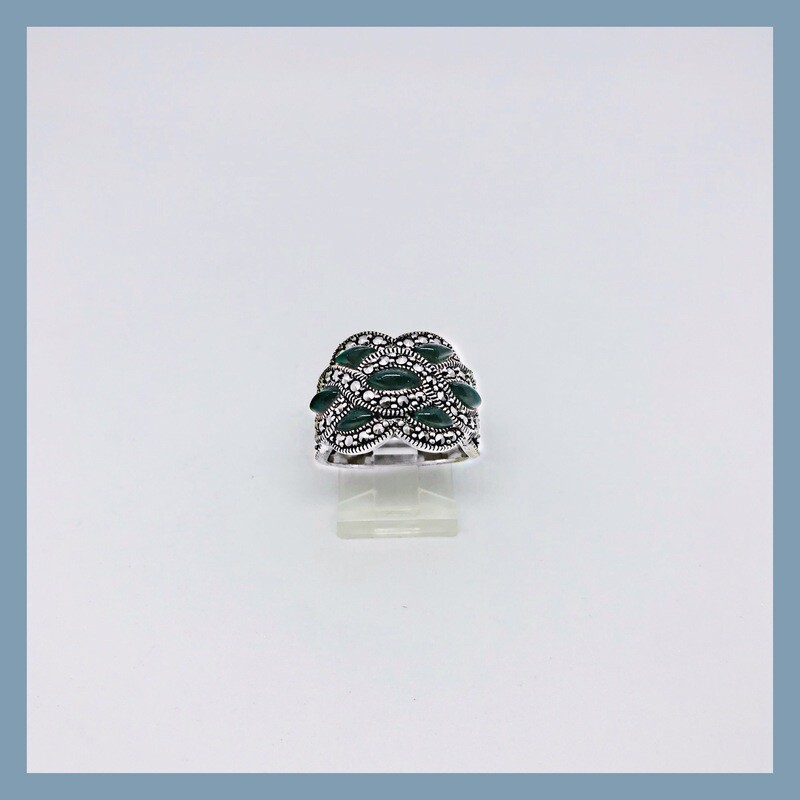 Anillo pavonado y Esmeralda