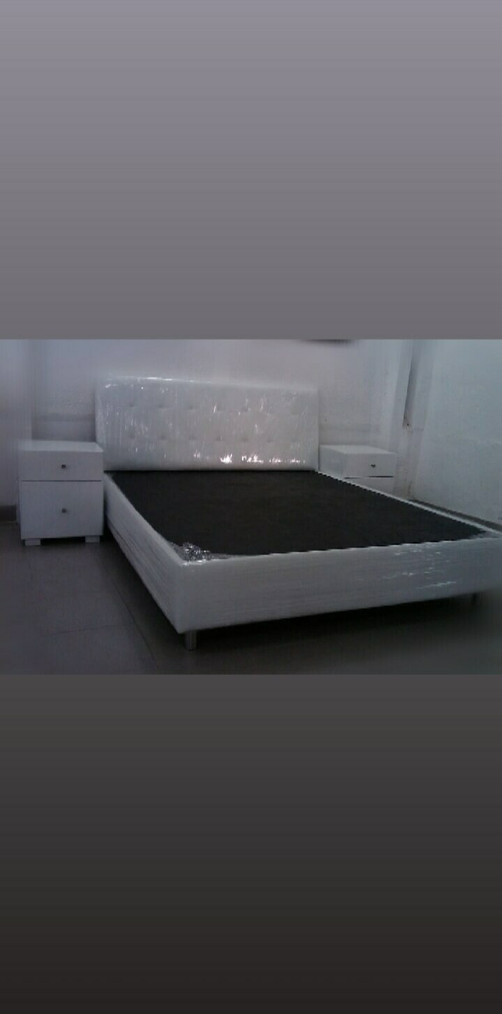Box Matrimonial, con mesas