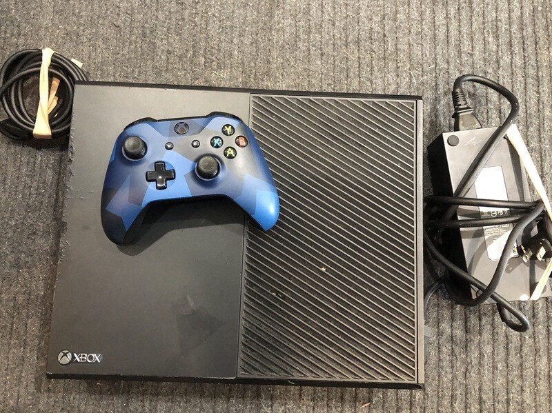 Microsoft Xbox One 500 GB With Controller