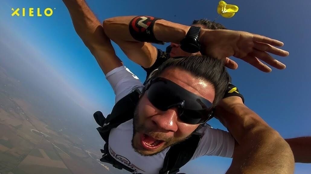 SALTO TANDEM EN PARACAIDAS