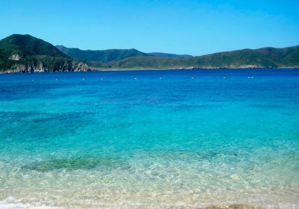 TOUR PLAYA CRISTAL PARQUE NACIONAL TAYRONA EN LANCHA