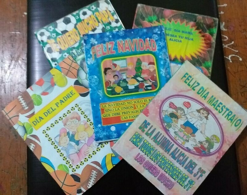 Llaveros y recuerdos x decena