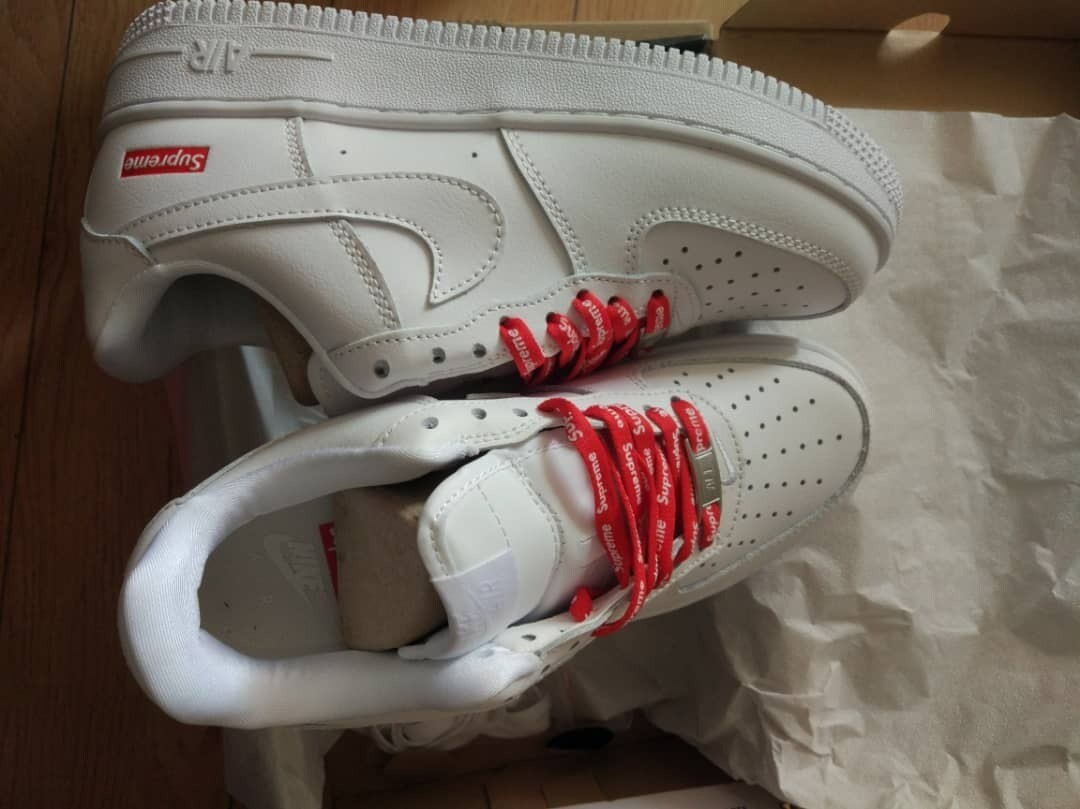 Air Force 1 Supreme Red Laces