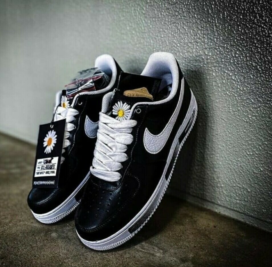 Nike Air Force 1 Low G-dragon
Peaceminusone para-noise