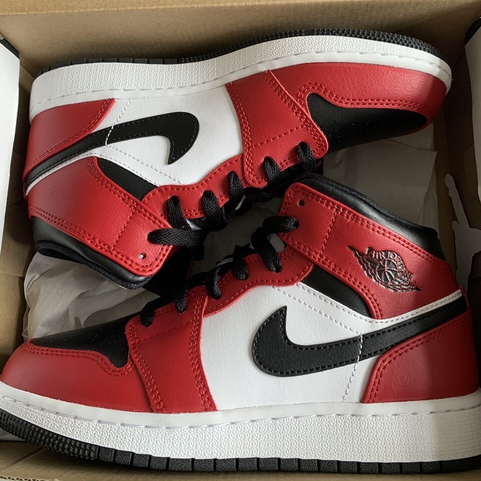 Air Jordan 1
 Mid Chicago Black Toe