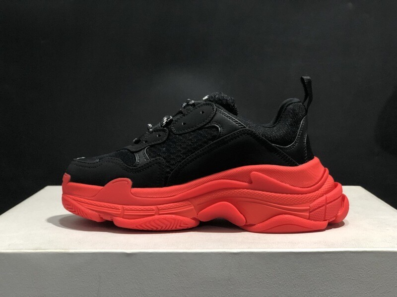 Balenciaga Triple S nere suola rossa Two tone *