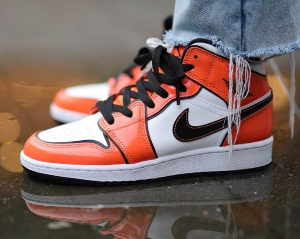 Air Jordan 1 Mid SE Turf Orange 