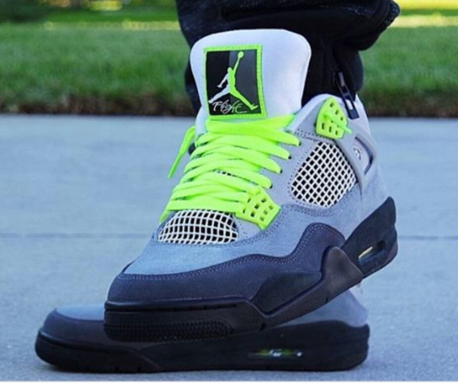 Air Jordan 4 retro SE 95 Neon 