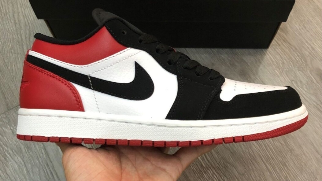 Nike Air Jordan 1 Low black toe